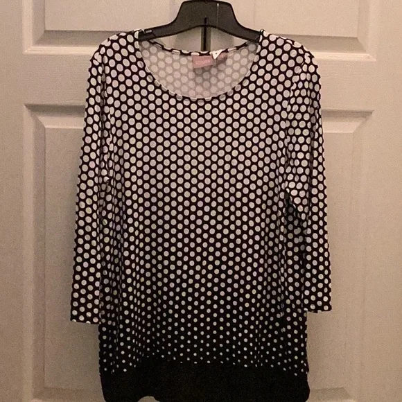 🖤NWT Fabulous Chicos Size 1 Fun Top Wardrobe Closet Must Have 🖤 - Picture 2 of 9